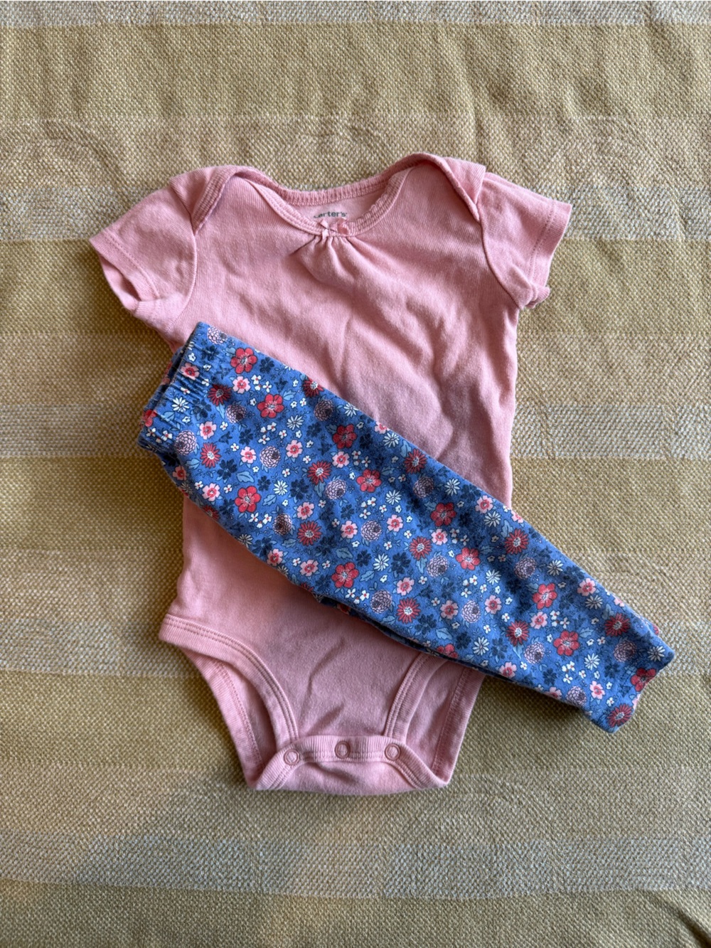 Carters 6-9m Outfit
